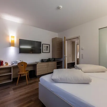 Wirtshaus Post Hotel 4*