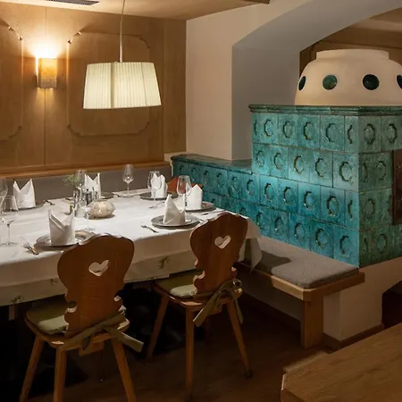 瓦茨豪斯珀斯特酒店