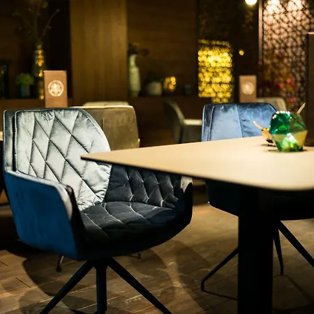 瓦茨豪斯珀斯特酒店 酒店