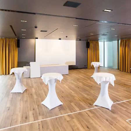 酒店 瓦茨豪斯珀斯特酒店 4*