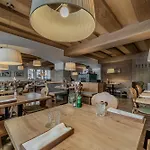 瓦茨豪斯珀斯特酒店 4*