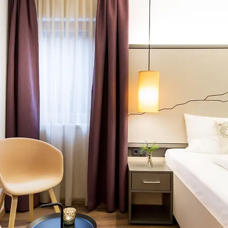 فيرتسهاوس بوست