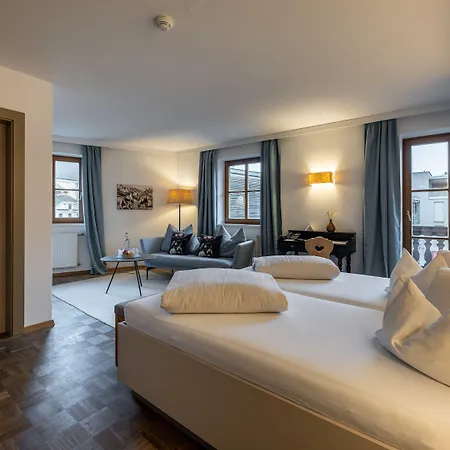 فيرتسهاوس بوست