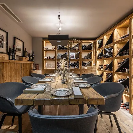 فيرتسهاوس بوست